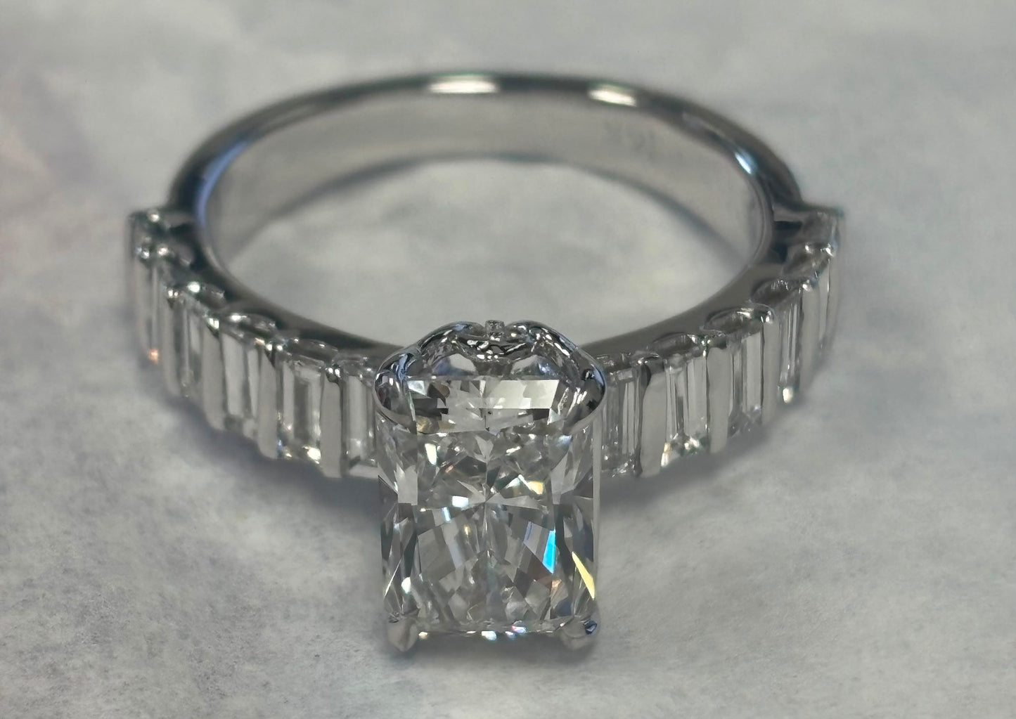 14KT White Gold Engagement Ring 2.52 CT Color F VS2