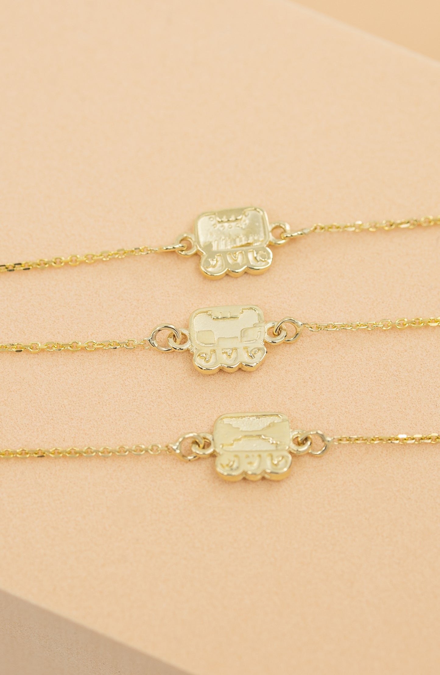 14k Yellow Gold Mayan bracelet 1.1 dwt