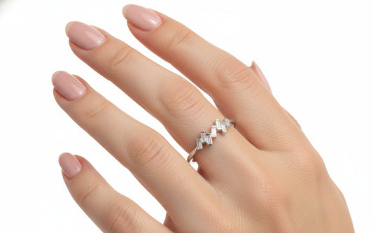 14K/WHITE GOLD LADIES RING 0.10 CTW