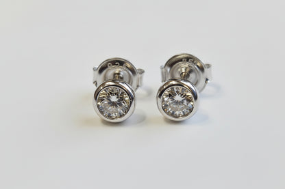 STERLING SILVER MOISSANITE 0.84 CTW VVS D  STUD EARRINGS