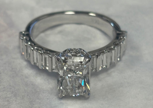14KT White Gold Engagement Ring 2.52 CT Color F VS2