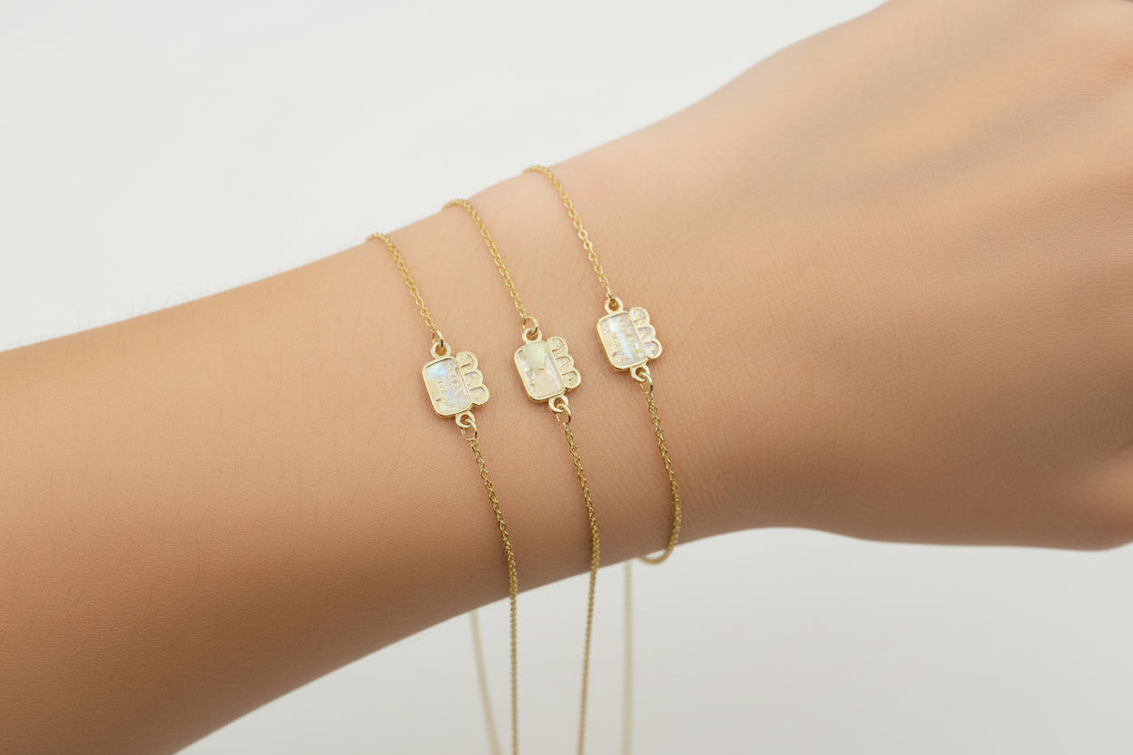 14k Yellow Gold Mayan bracelet 1.1 dwt