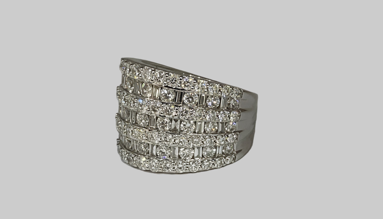 18K/W GOLD DIA 3.92CT RB-BAG VS SAV DLR LADIES NATURAL DIAMOND RING